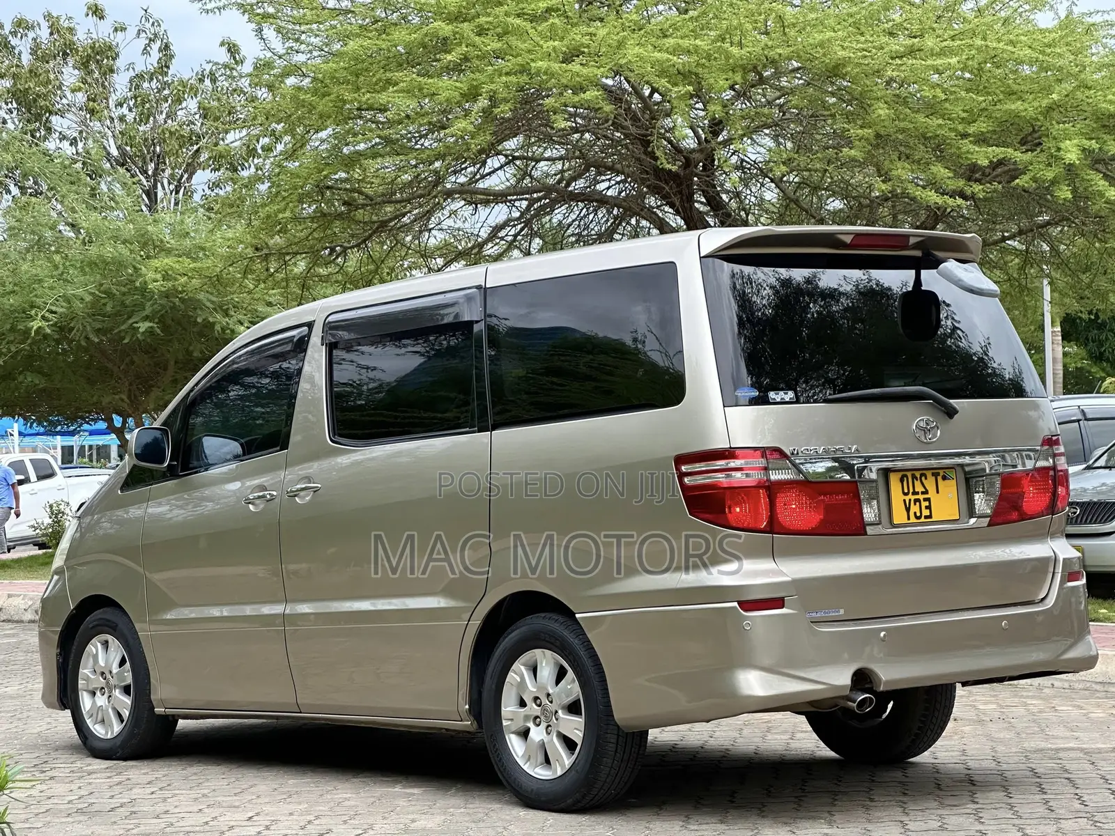 Toyota Alphard 2005 Gold