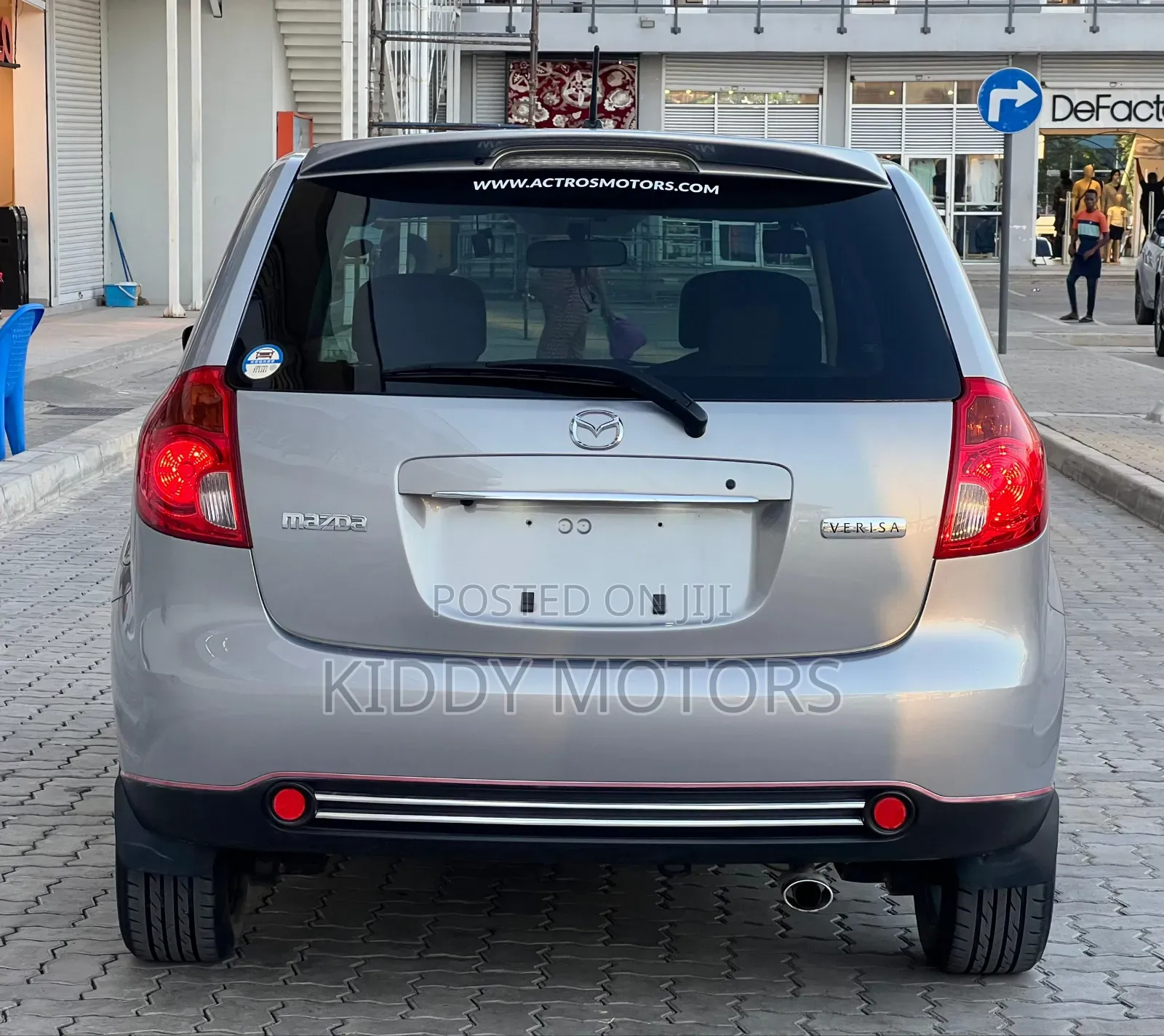 Mazda Verisa 2005 Silver