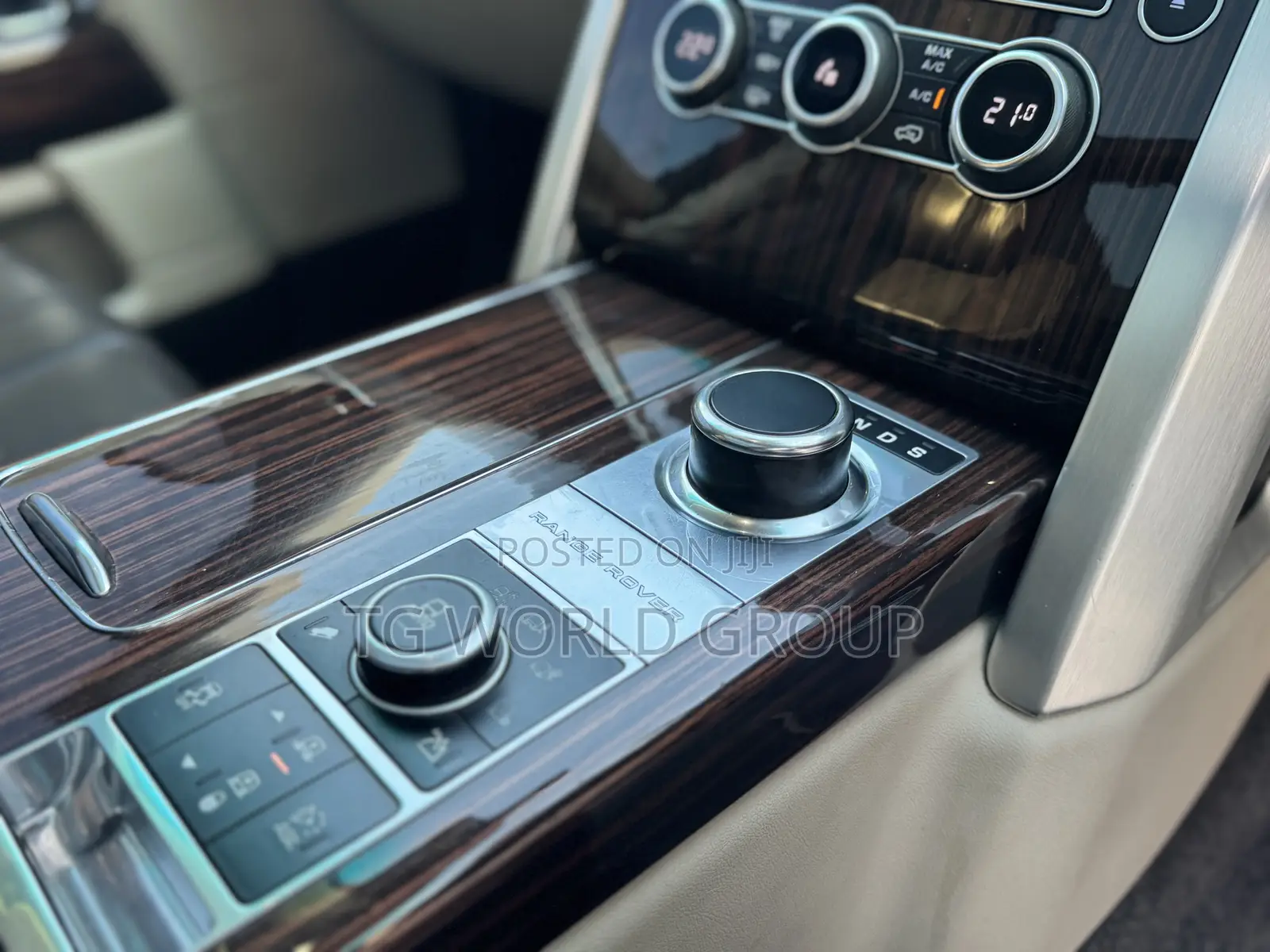 Land Rover Range Rover Vogue 2014 Gold