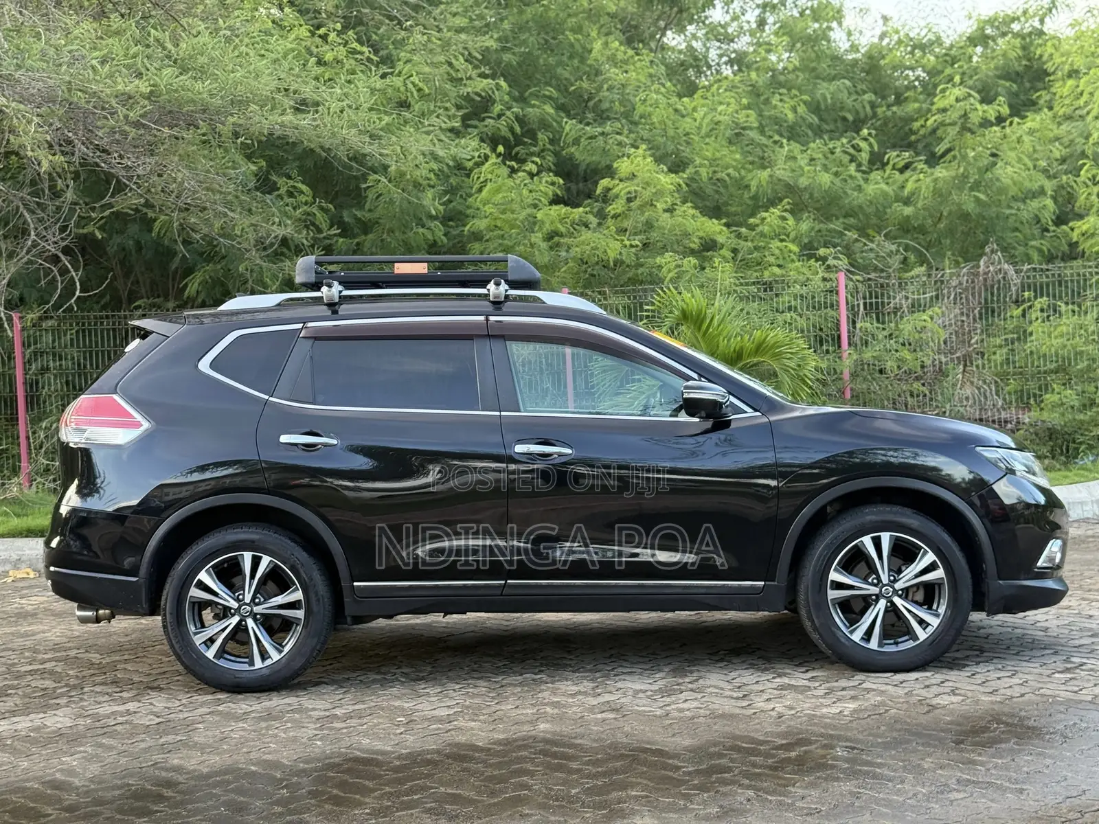 Nissan X-Trail 2.0 Petrol FWD 2015 Black