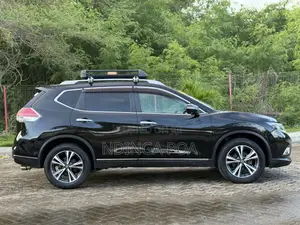 Nissan X-Trail 2.0 Petrol FWD 2015 Black
