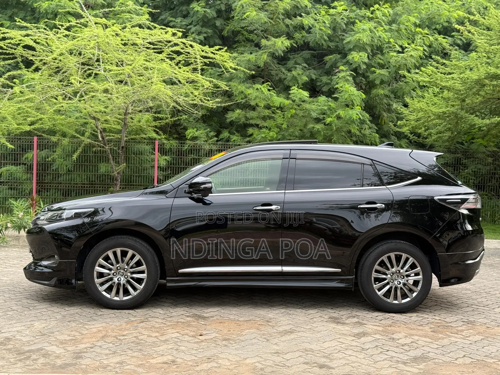Toyota Harrier 2.0 4WD 2015 Black