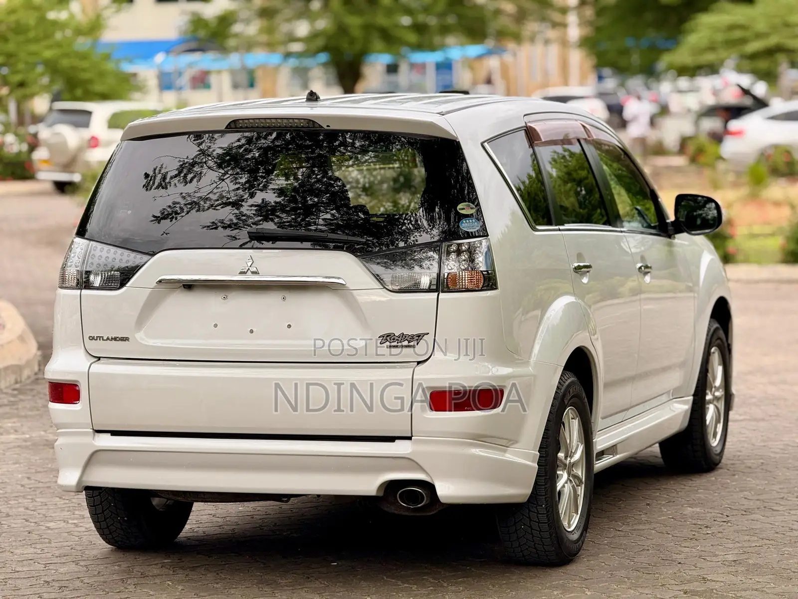 Mitsubishi Outlander 2011 White