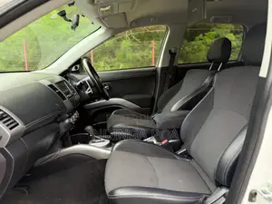 Mitsubishi Outlander 2011 White