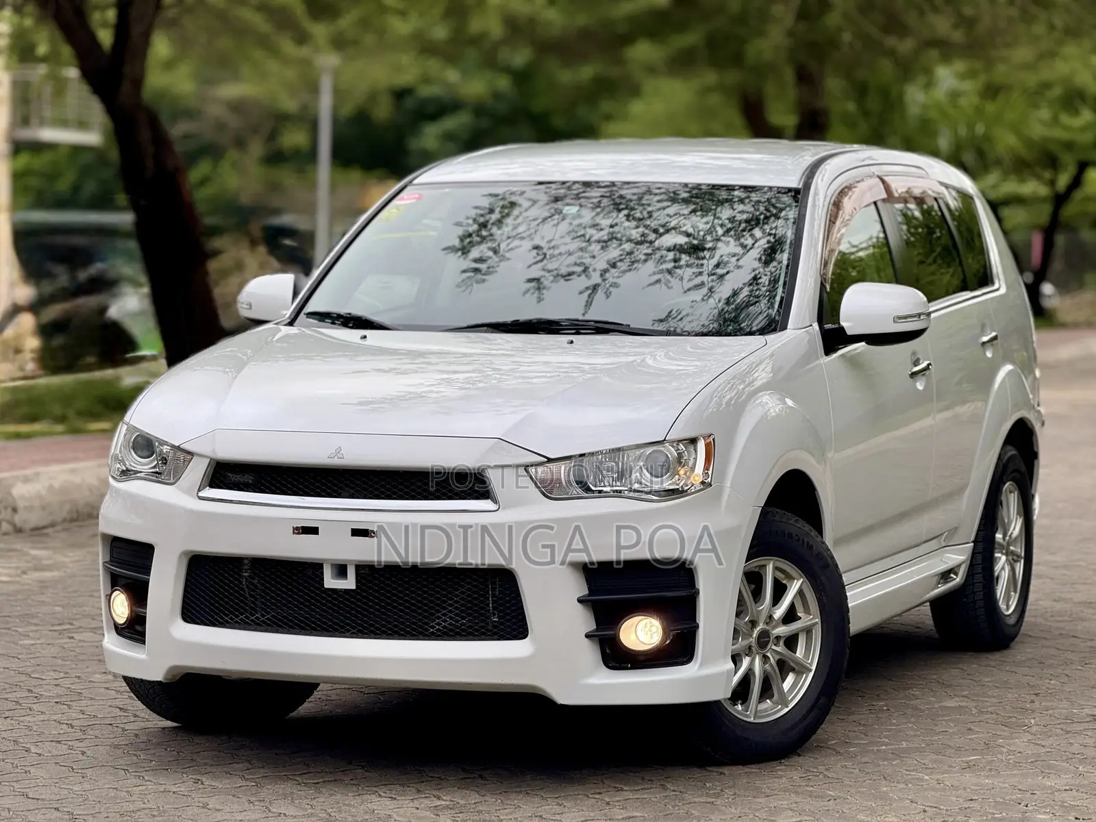 Mitsubishi Outlander 2011 White