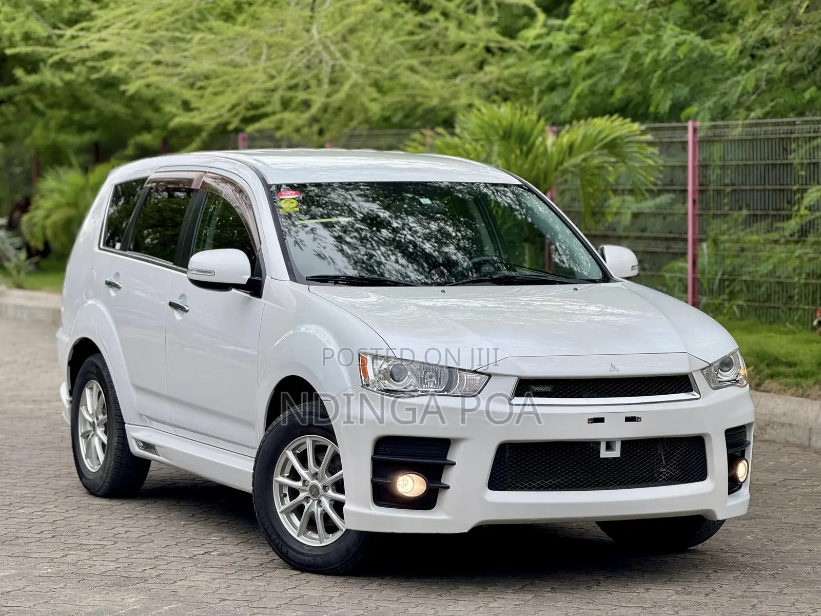 Mitsubishi Outlander 2011 White