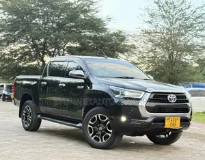Photo - Toyota Hilux 2021 Black