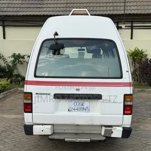 Nissan Caravan (Urvan) 2001 White
