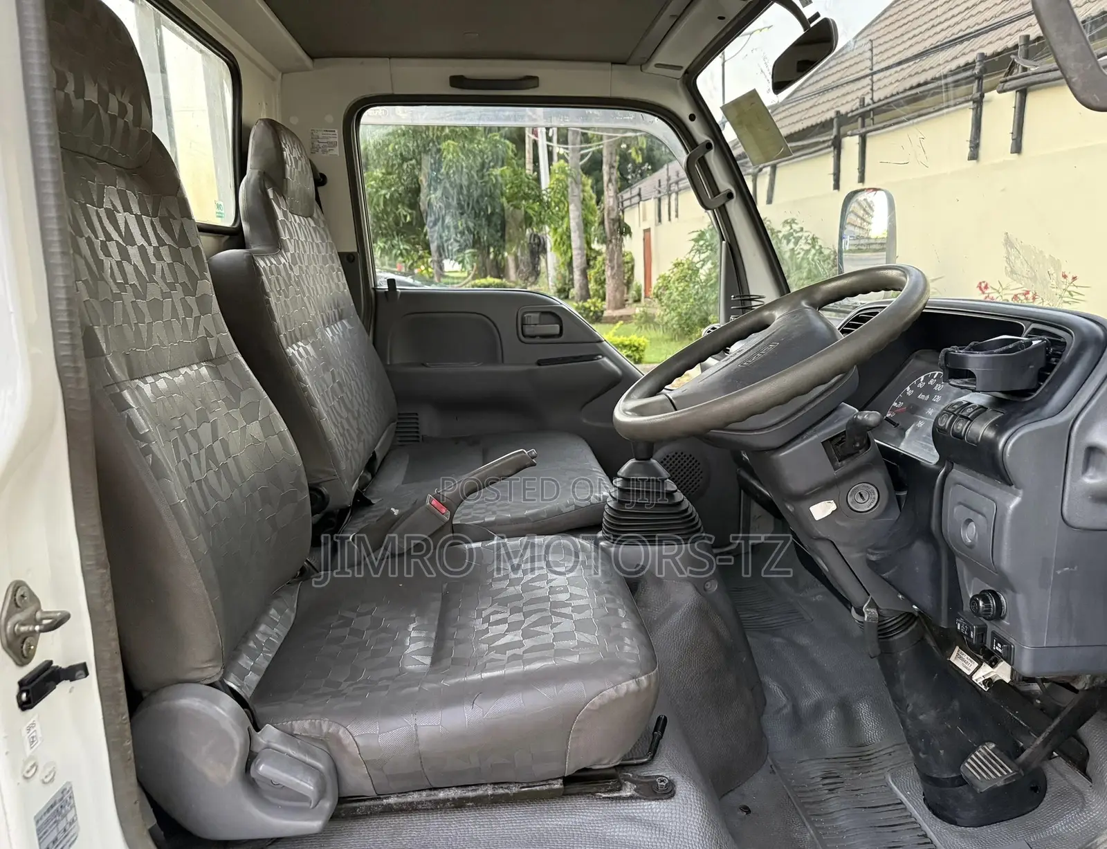 Isuzu NQR 2005 White