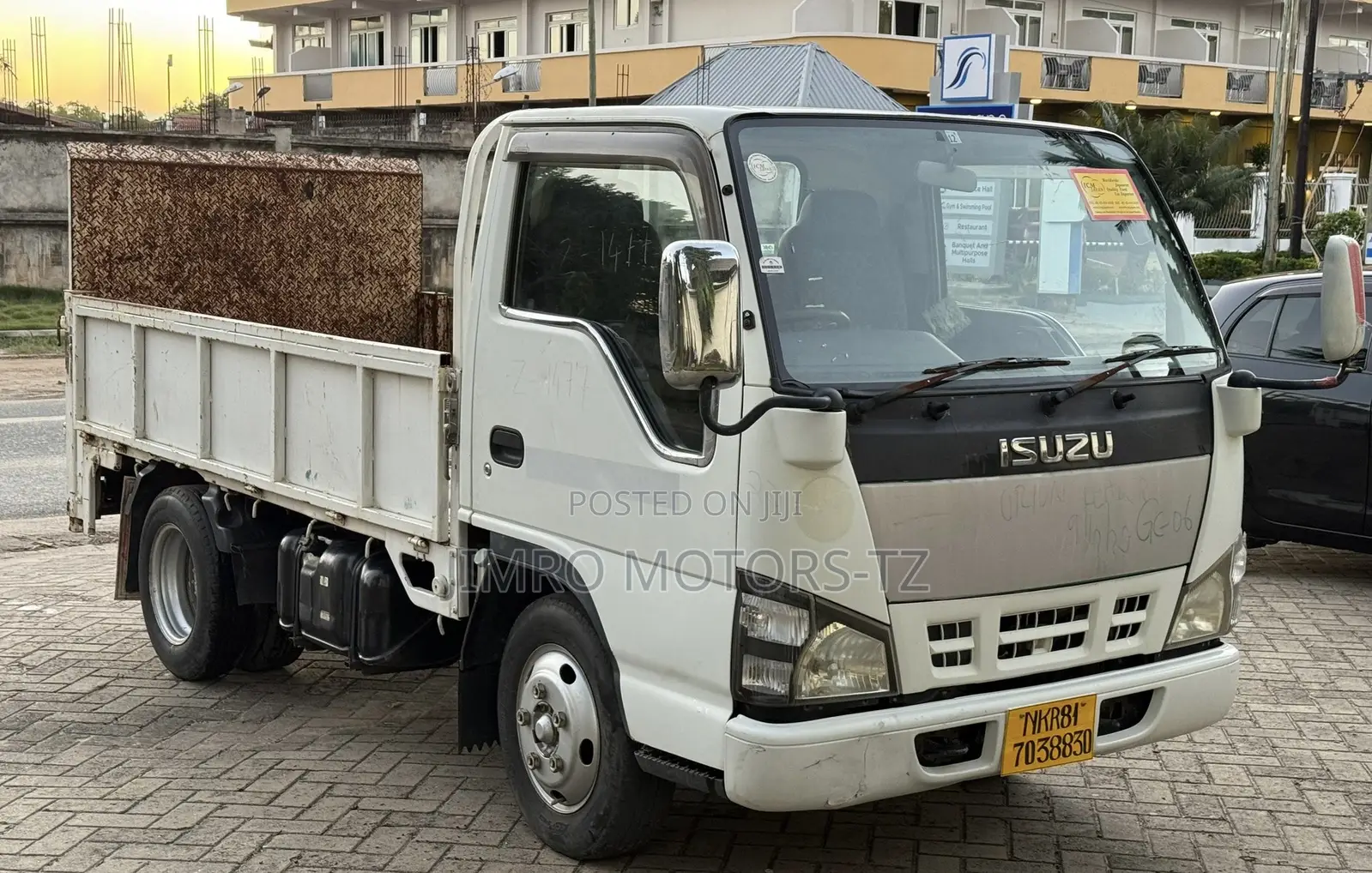 Isuzu NQR 2005 White