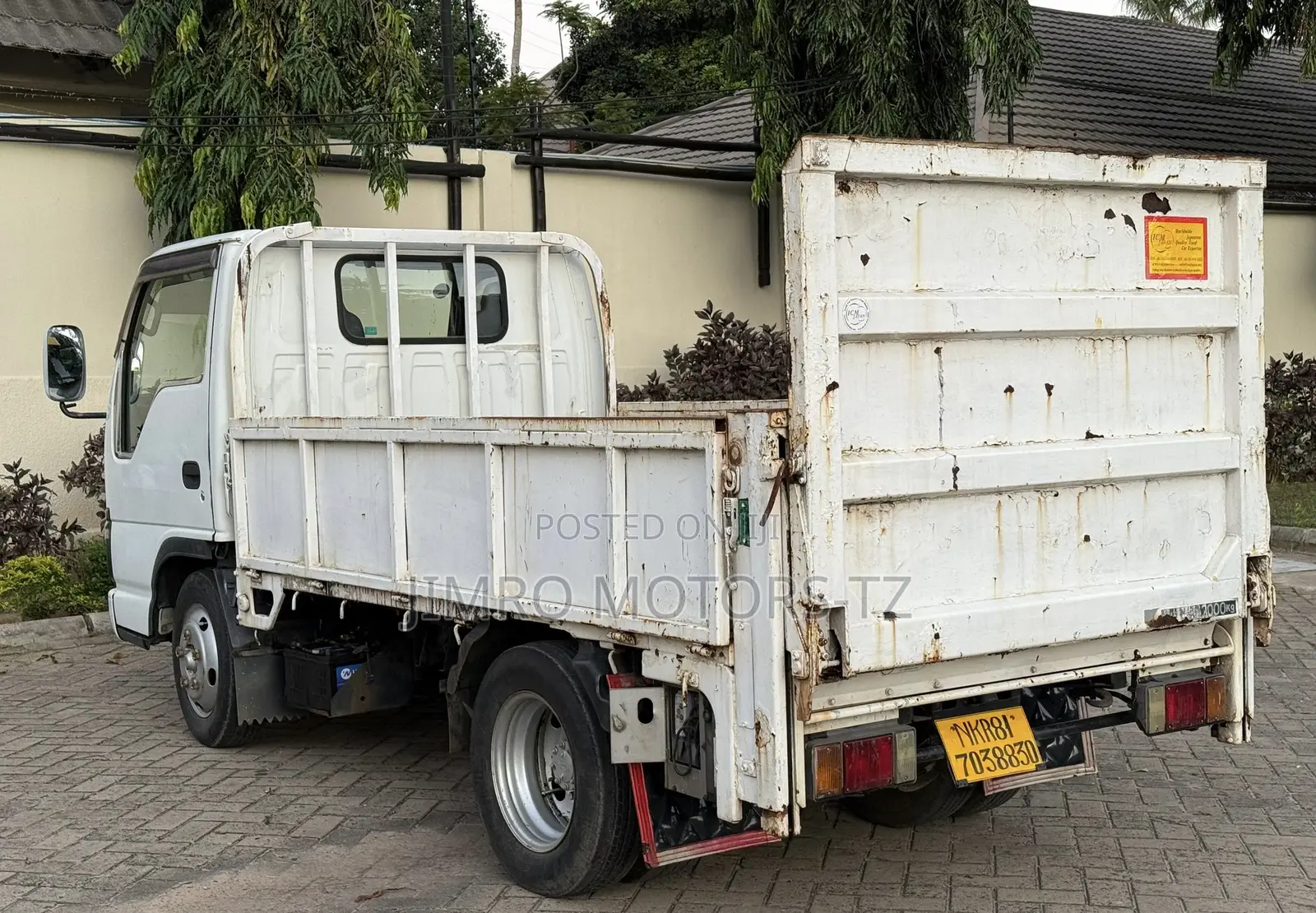 Isuzu NQR 2005 White
