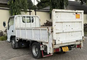 Isuzu NQR 2005 White
