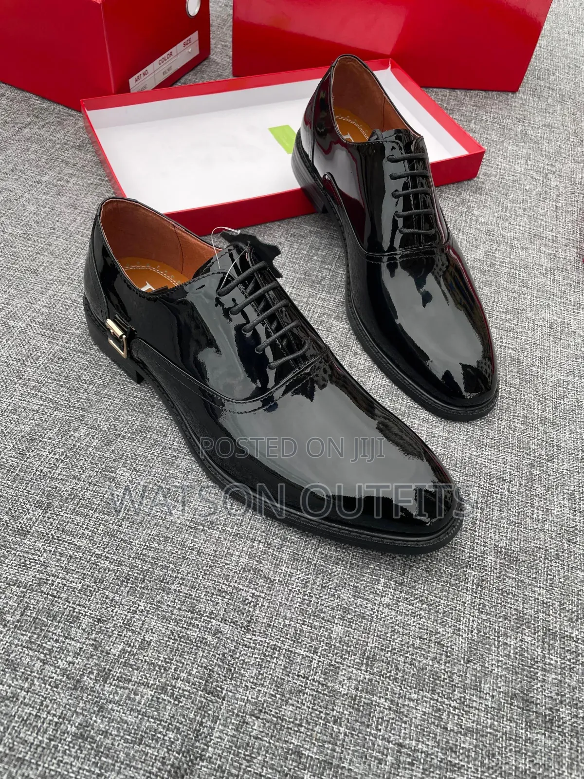 Shiny Surface Skin Moccasins