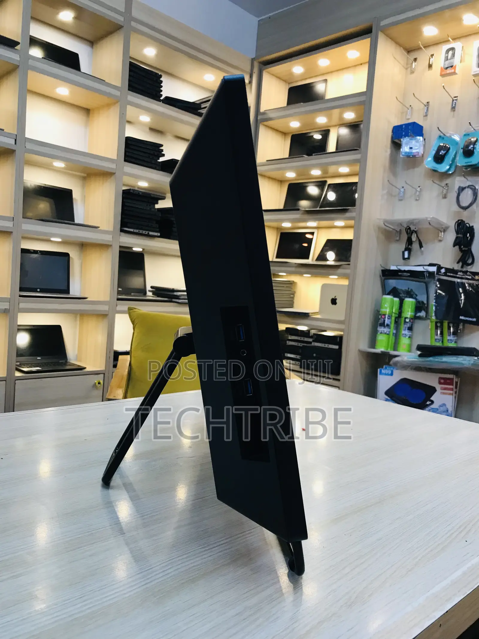 Lenovo ThinkCentre M810z AIO 8GB Intel Pentium HDD 500GB