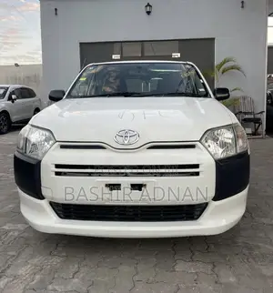 Photo - Toyota Succeed 2015 White