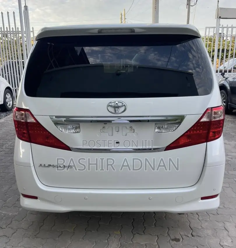Toyota Alphard 2.4 Petrol FWD 2009 Off white