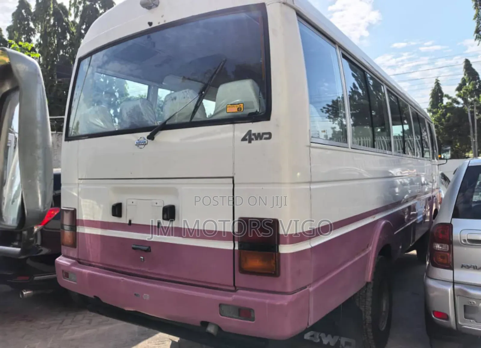 Nissan Civilian 2000 Pink