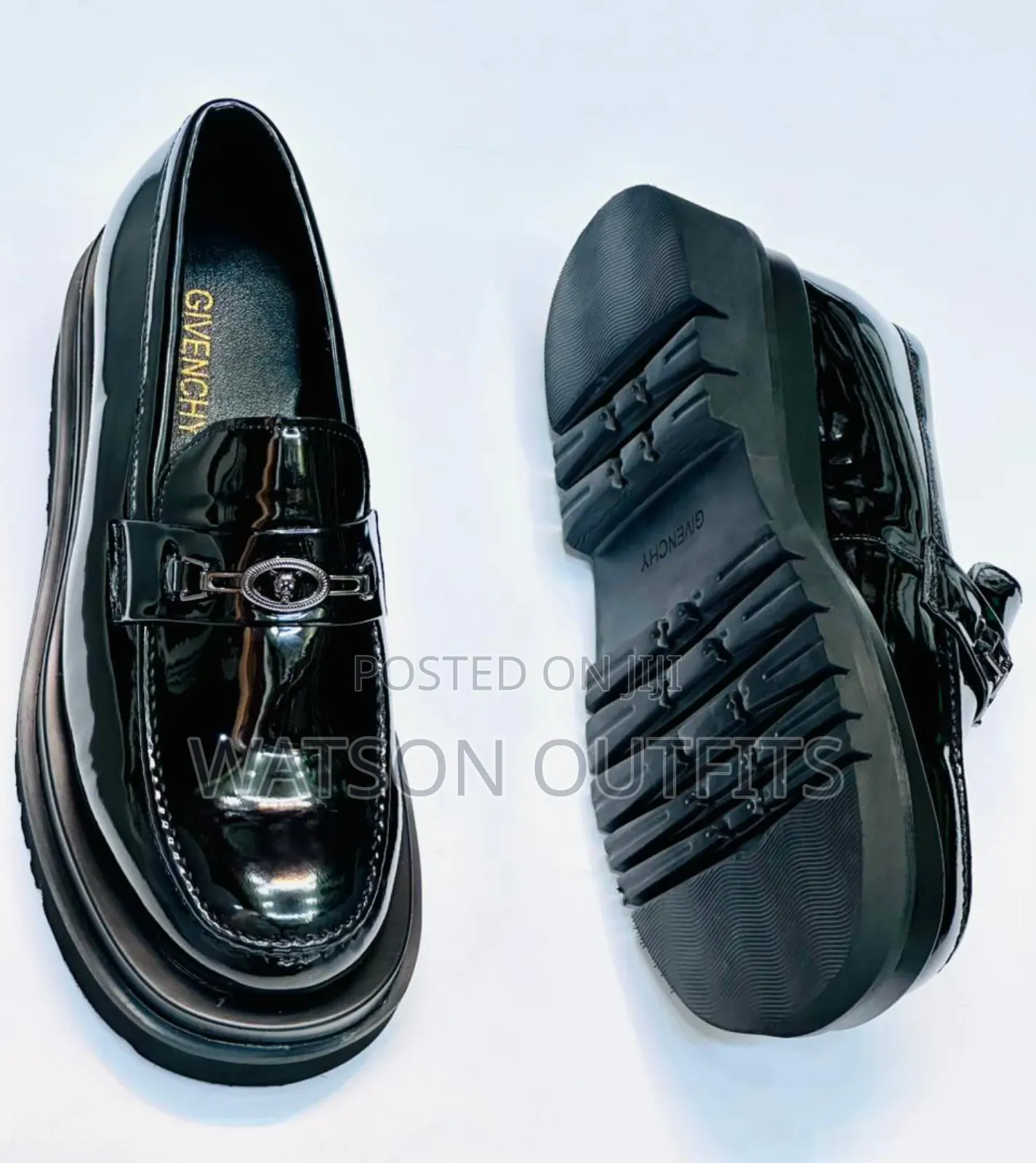 Smartly Weared Leather Shoes in Black Color