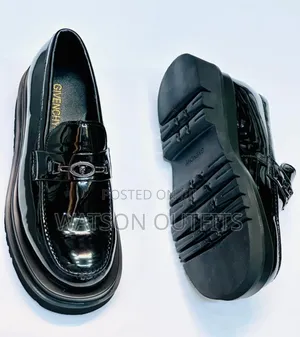 Smartly Weared Leather Shoes in Black Color