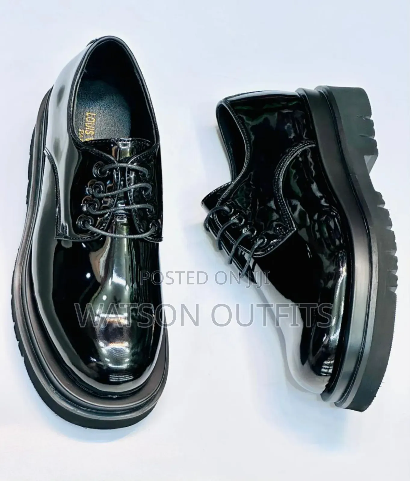 Smartly Weared Leather Shoes in Black Color