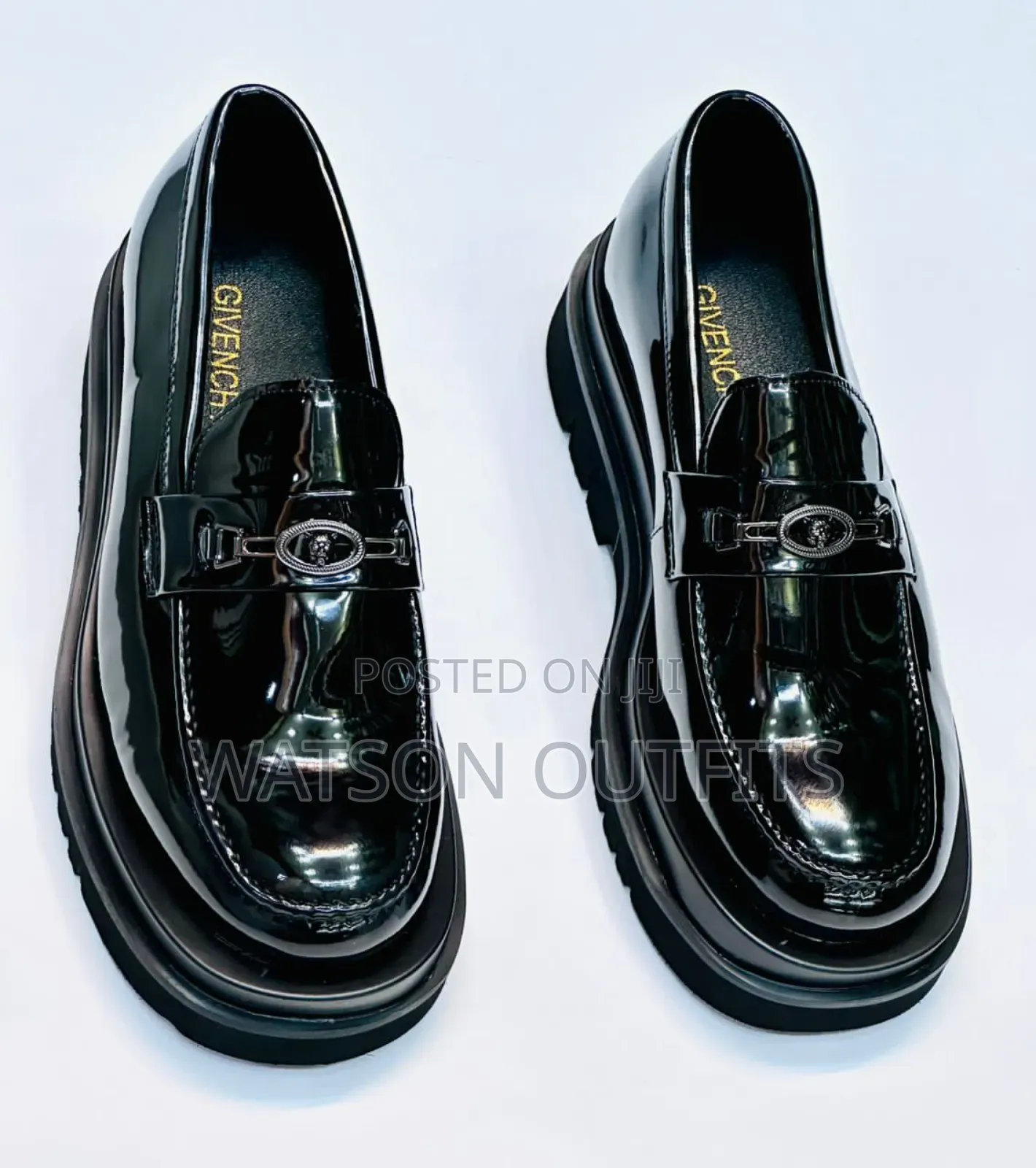 Smartly Weared Leather Shoes in Black Color