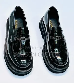 Smartly Weared Leather Shoes in Black Color