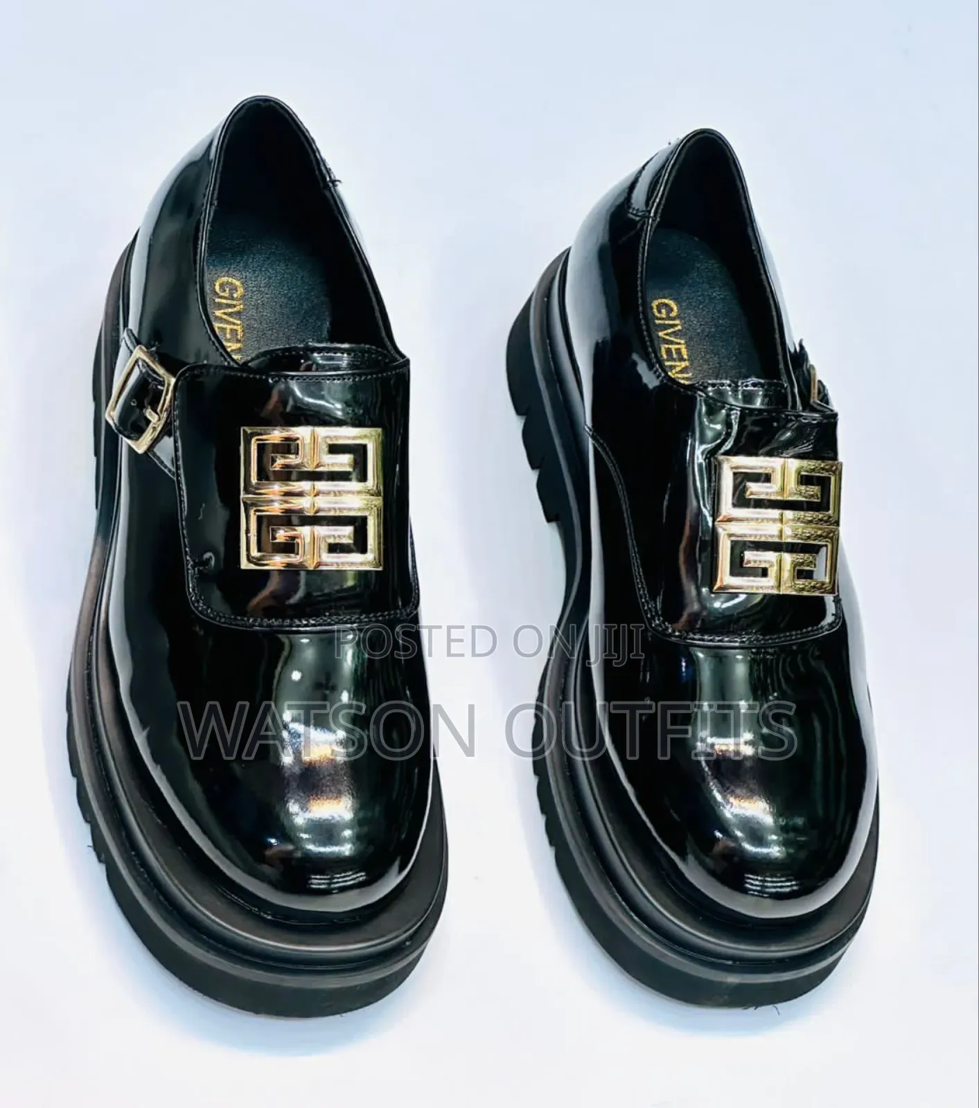 Smartly Weared Leather Shoes in Black Color