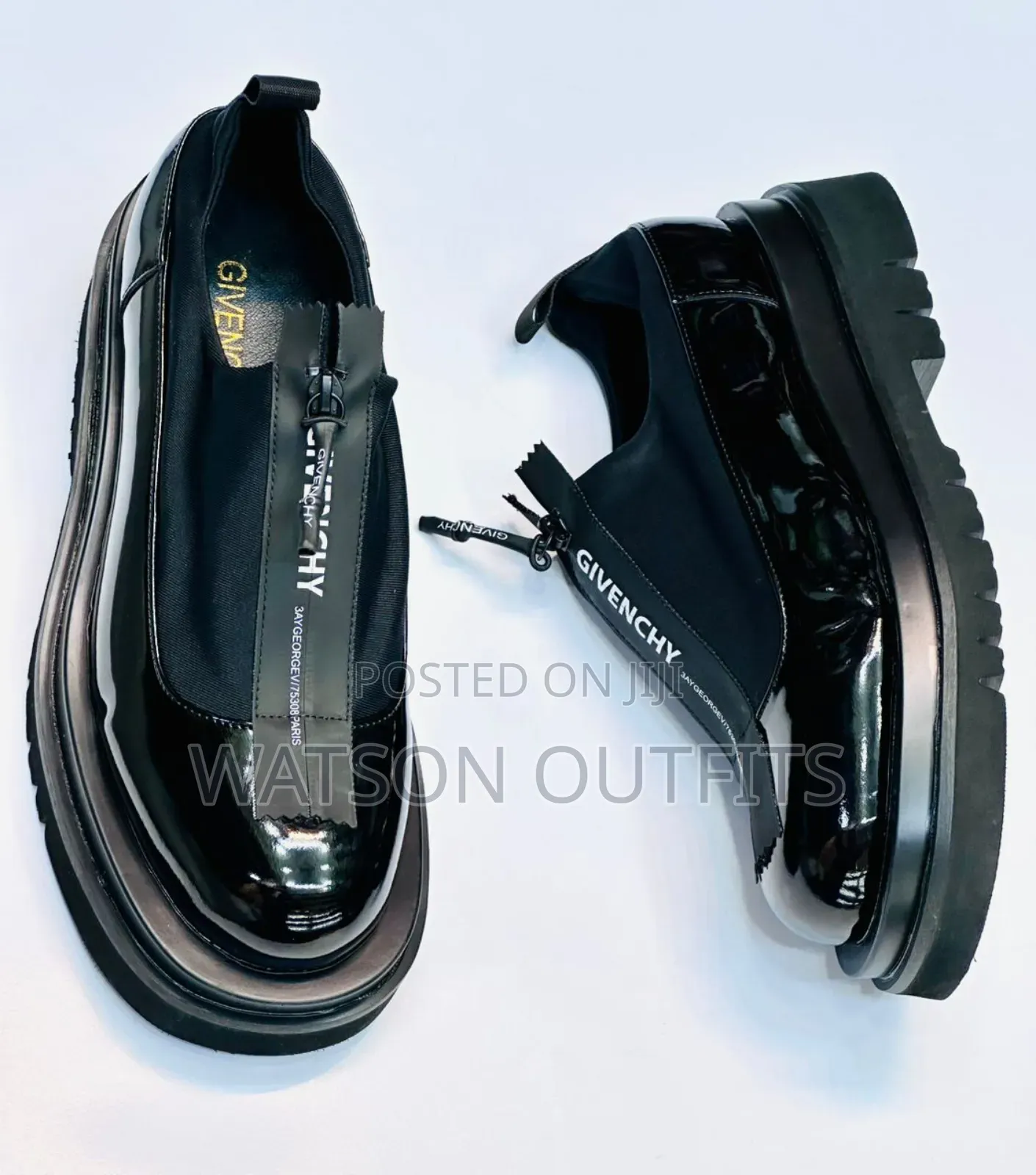Smartly Weared Leather Shoes in Black Color
