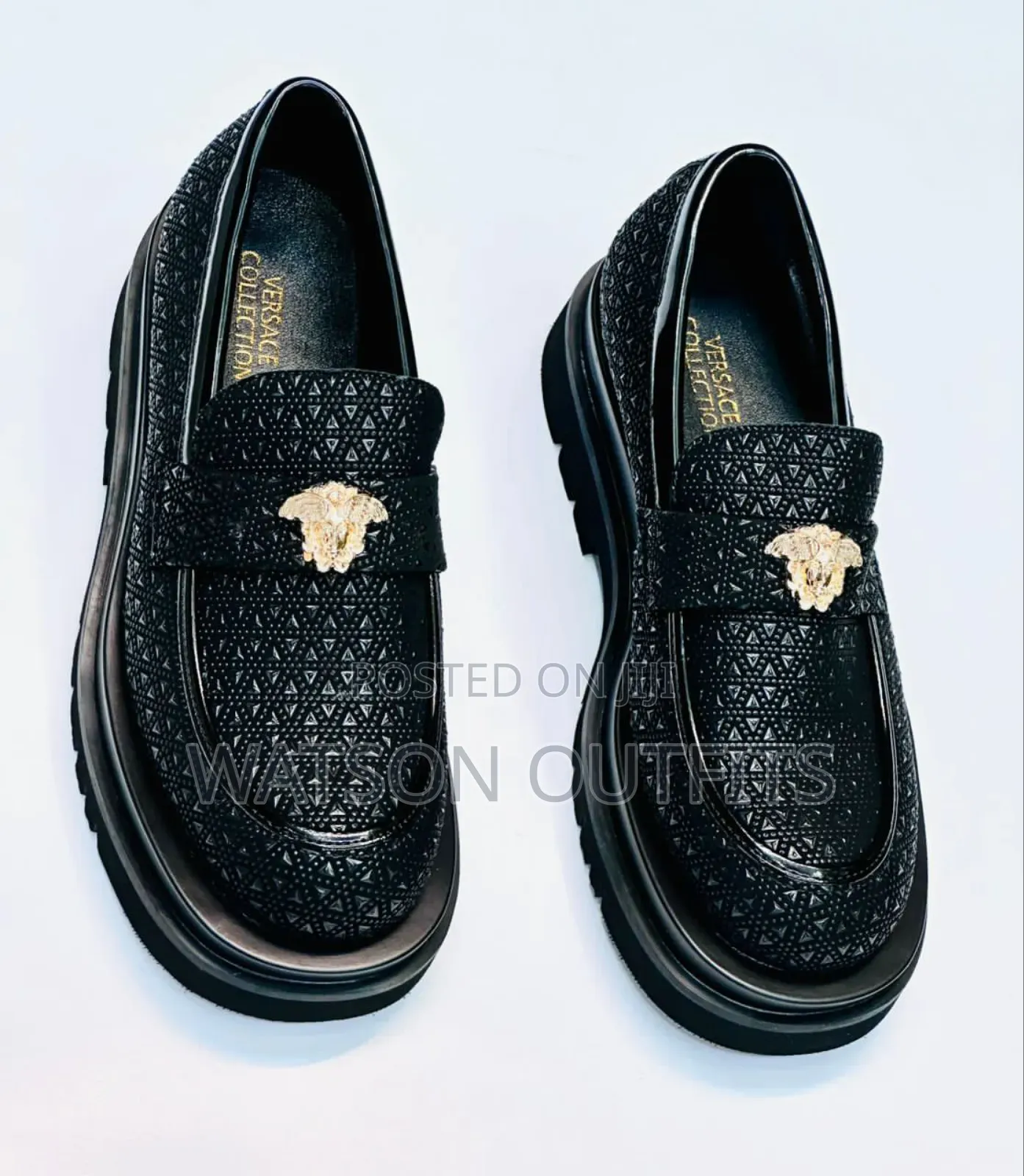 Smartly Weared Leather Shoes in Black Color