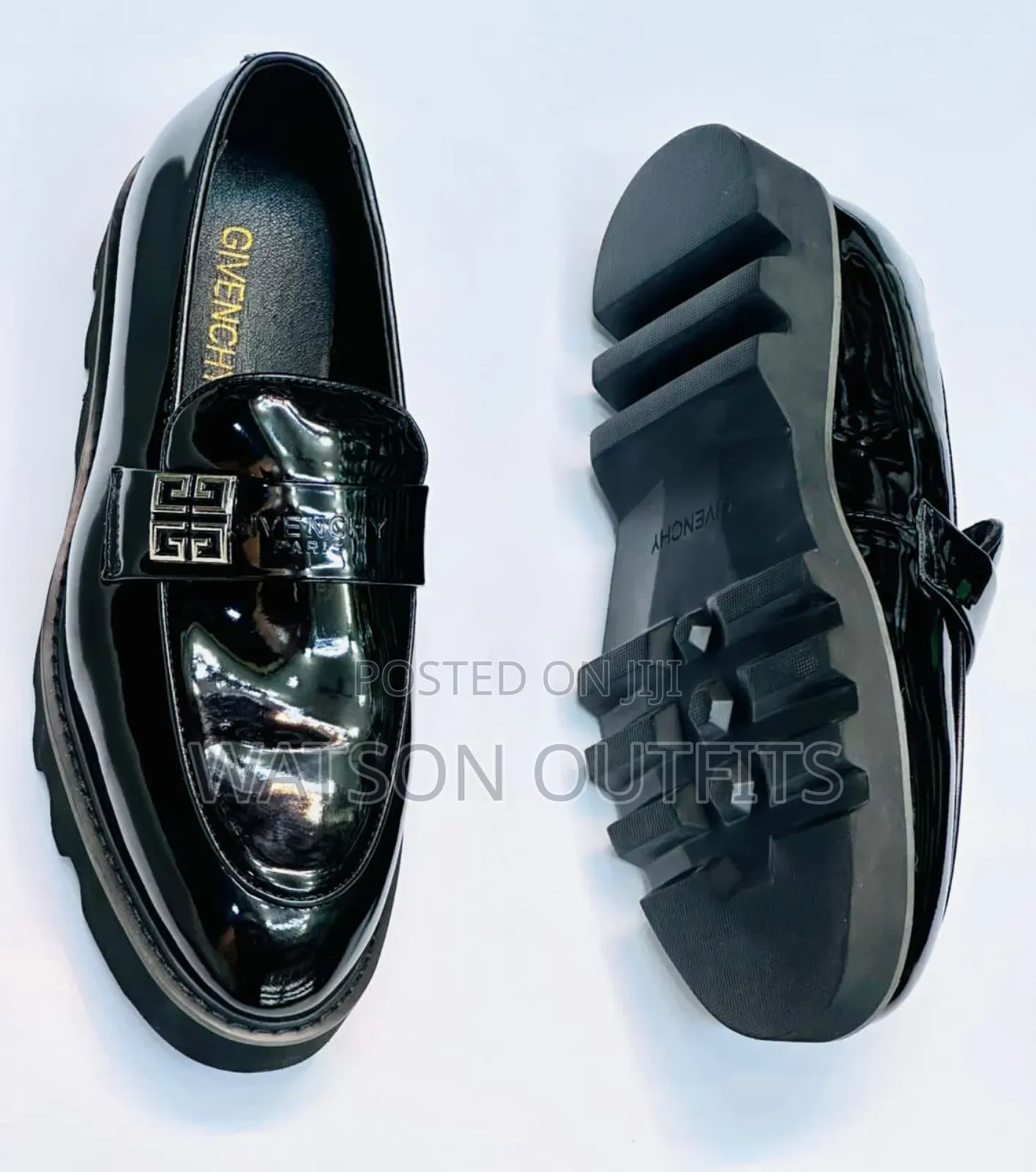 Smartly Weared Leather Shoes in Black Color