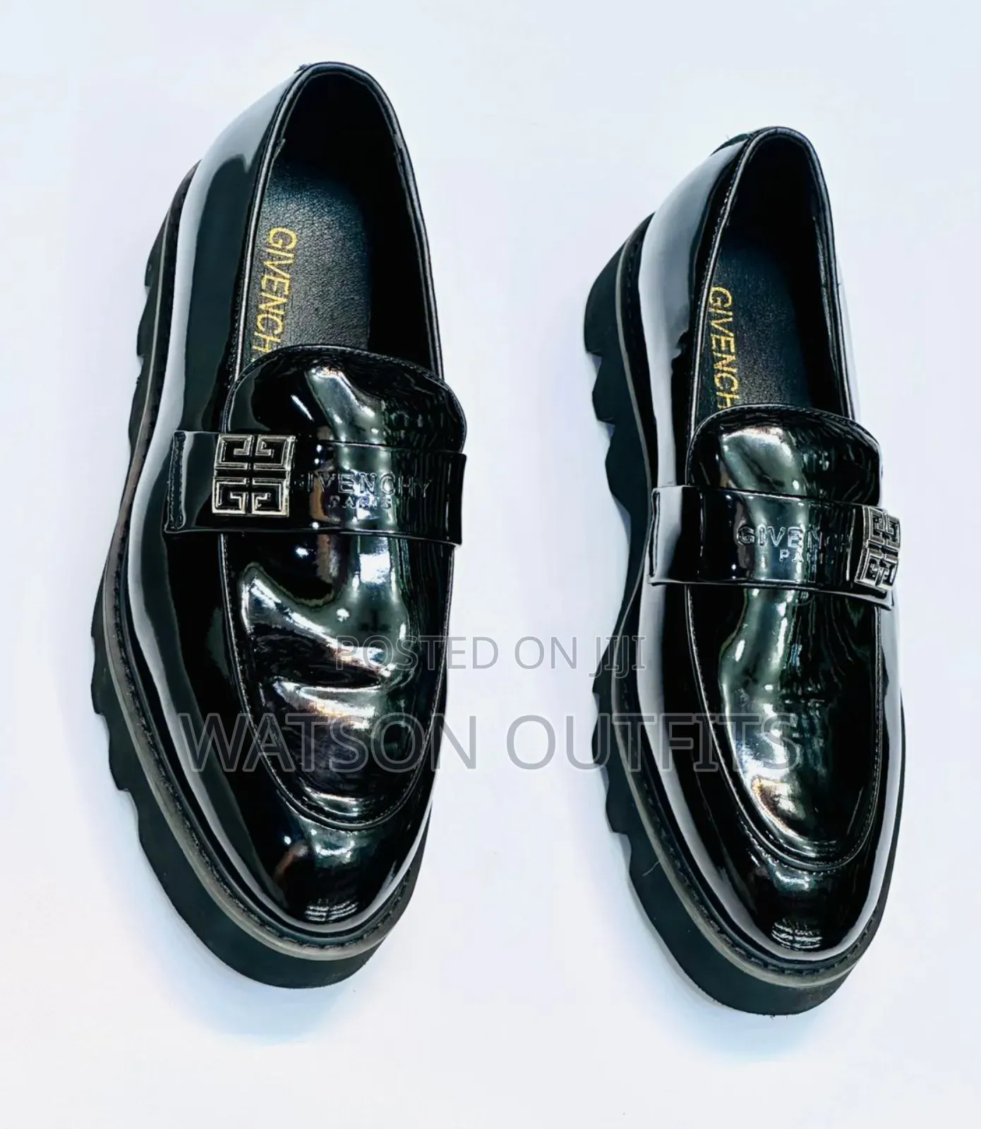 Smartly Weared Leather Shoes in Black Color