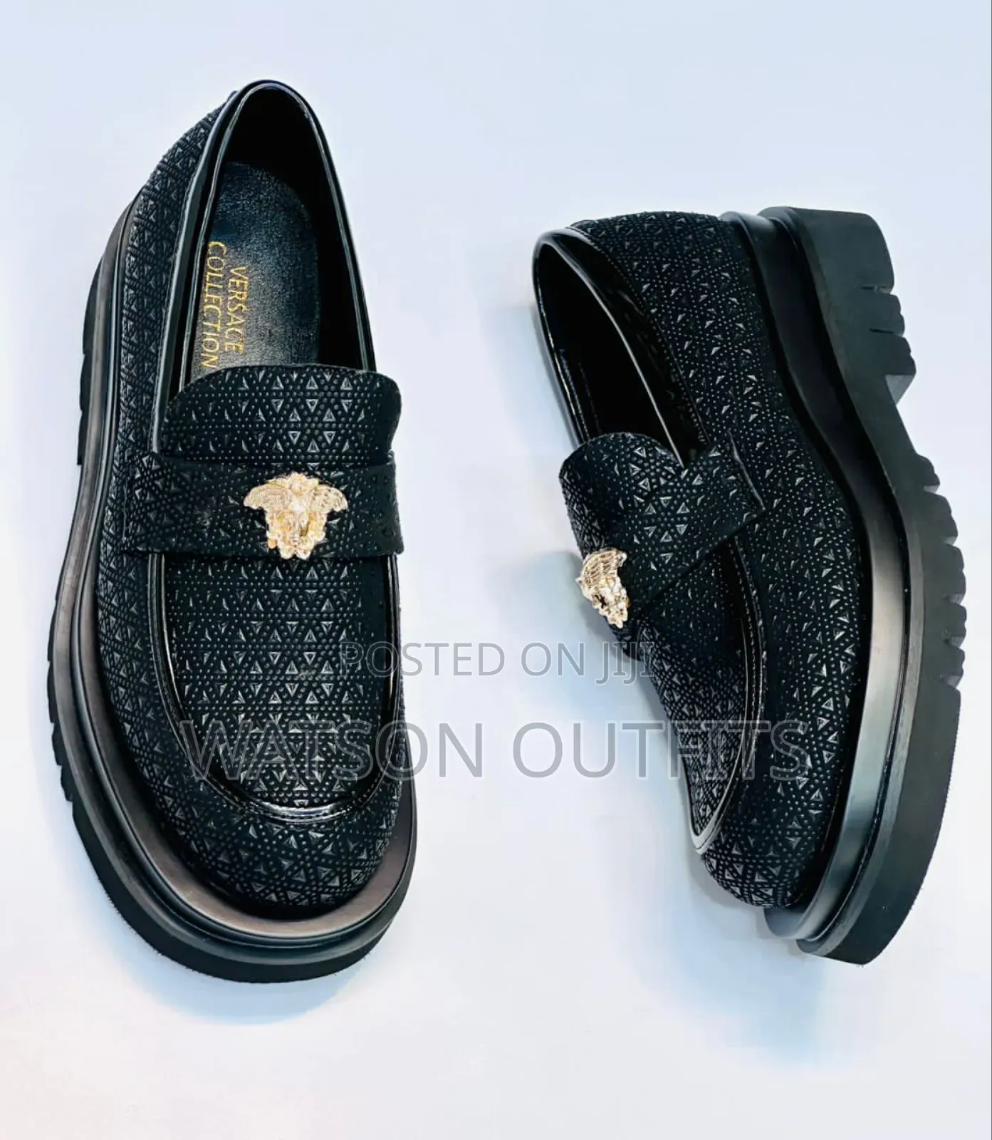 Smartly Weared Leather Shoes in Black Color