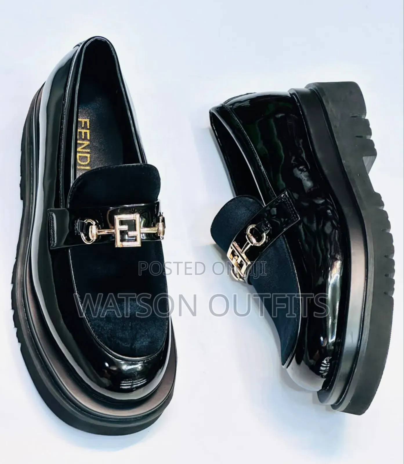 Smartly Weared Leather Shoes in Black Color