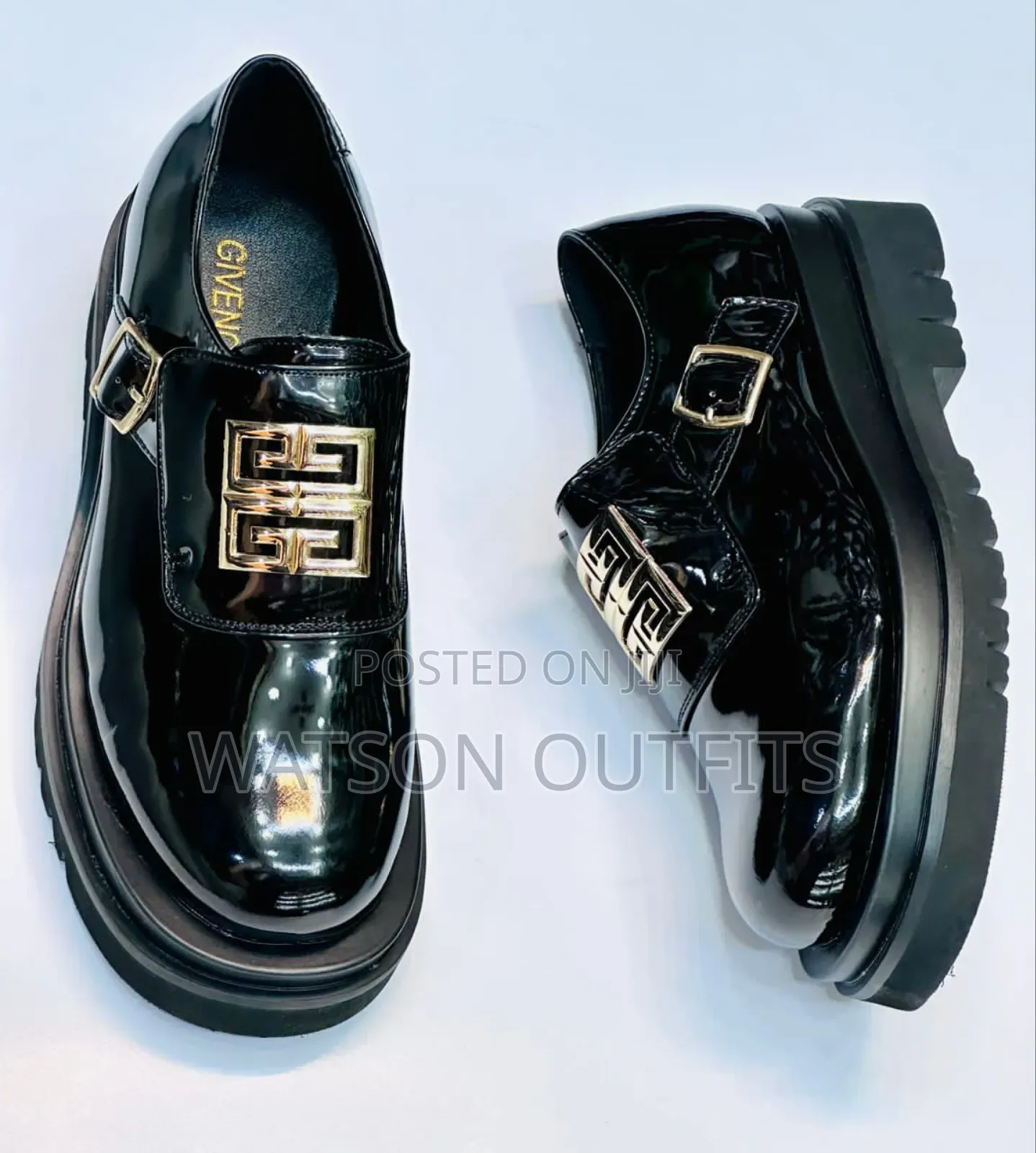 Smartly Weared Leather Shoes in Black Color