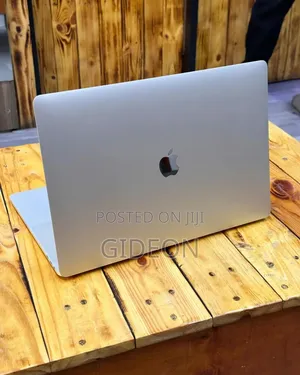 Laptop Apple MacBook Pro 2017 16GB Intel Core I9 SSD 512GB