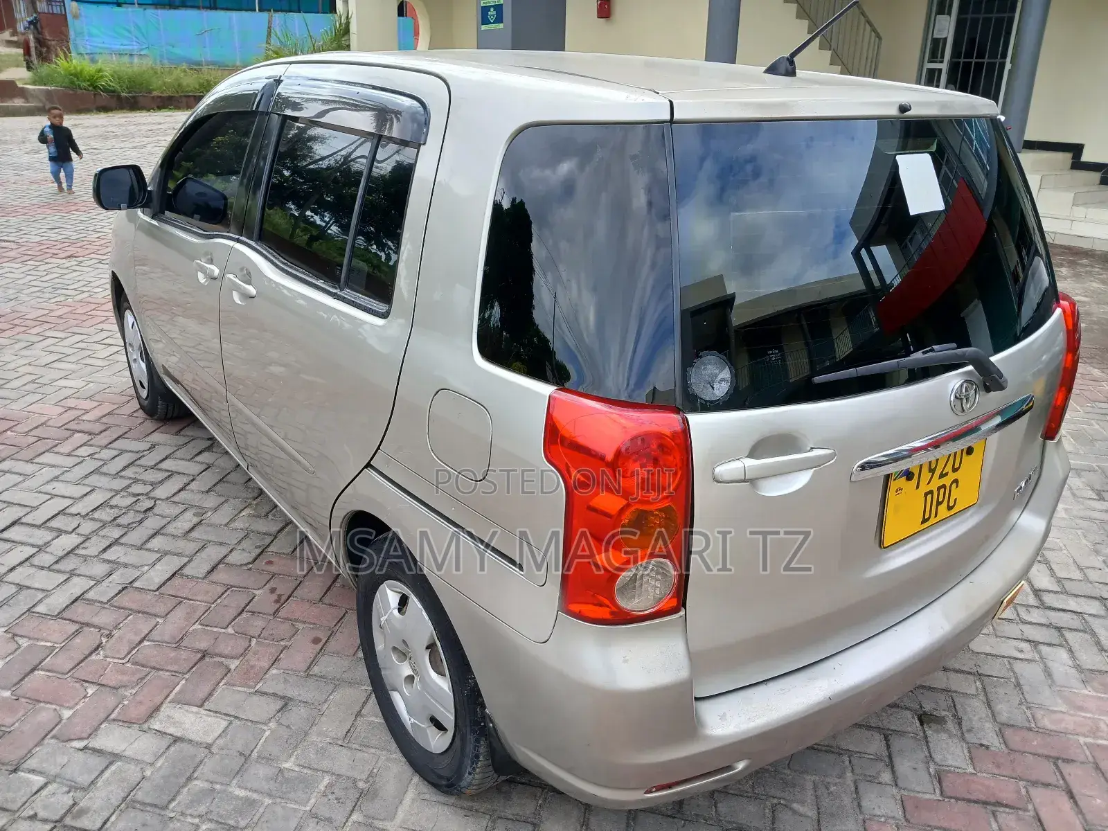 Toyota Raum 1.5 FWD 2003 Beige