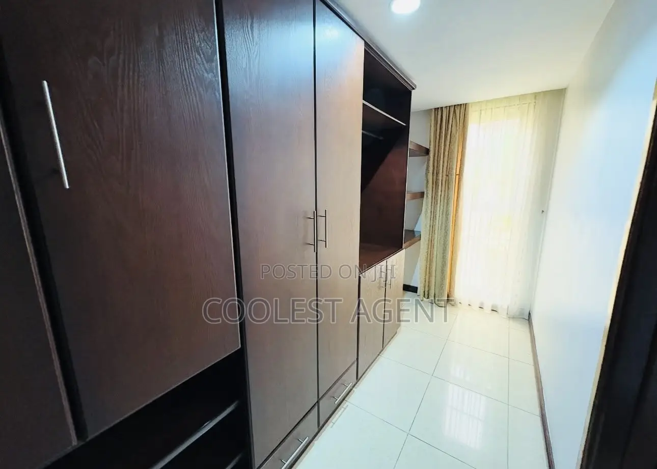 Furnished 4bdrm Villa in Coolest Estate, Oyster Bay for rent