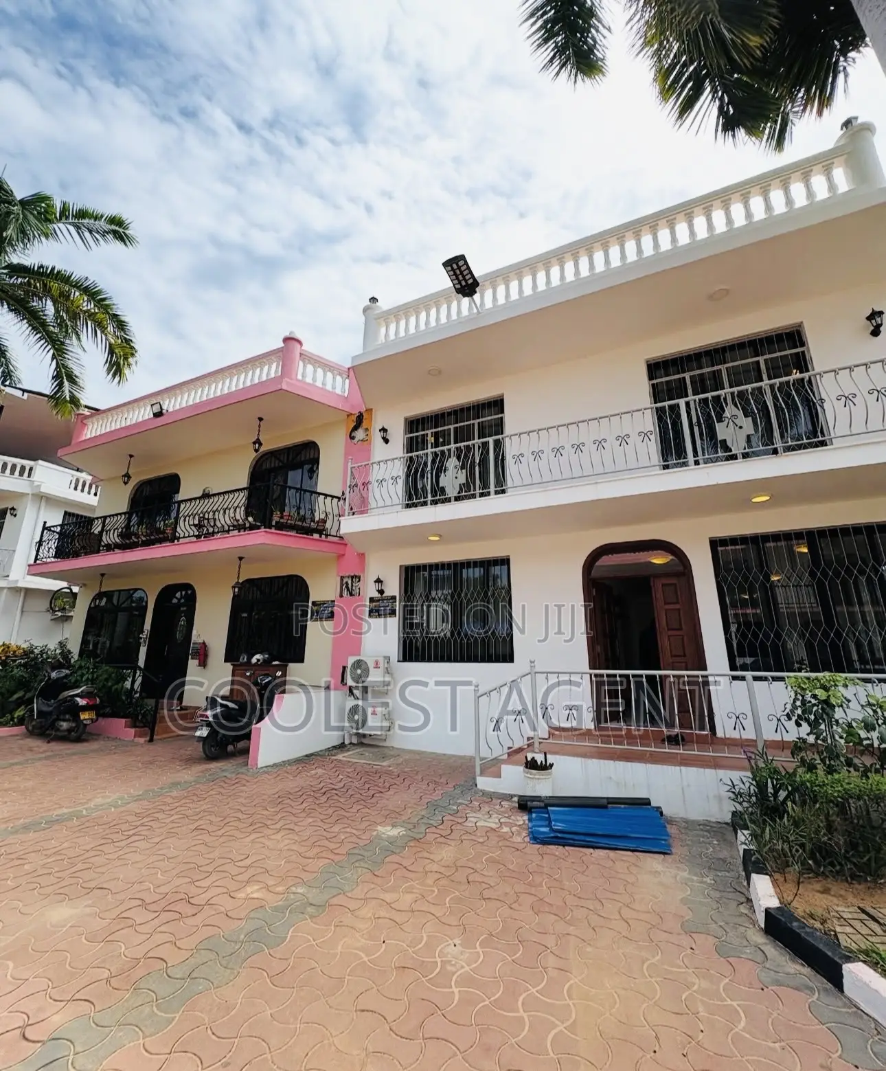 Furnished 4bdrm Villa in Coolest Estate for rent