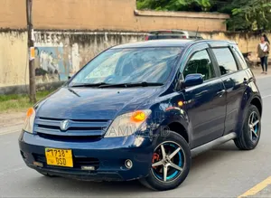 Photo - Toyota IST 2004 Blue