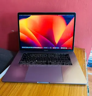 Laptop Apple MacBook Pro 2017 16GB Intel Core I7 SSD 512GB