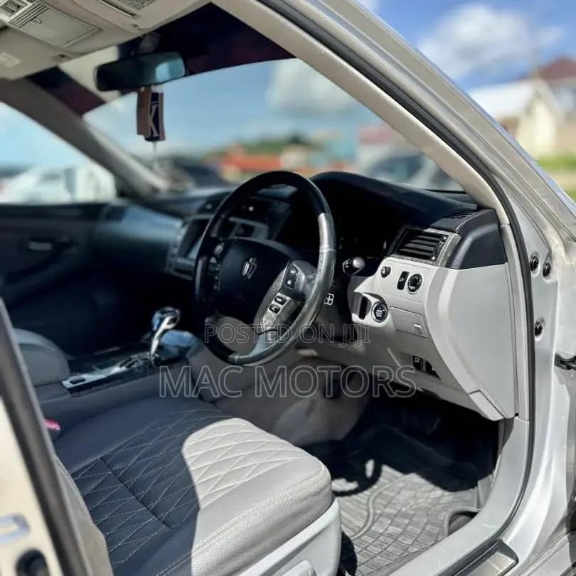 Toyota Crown 2004 Silver