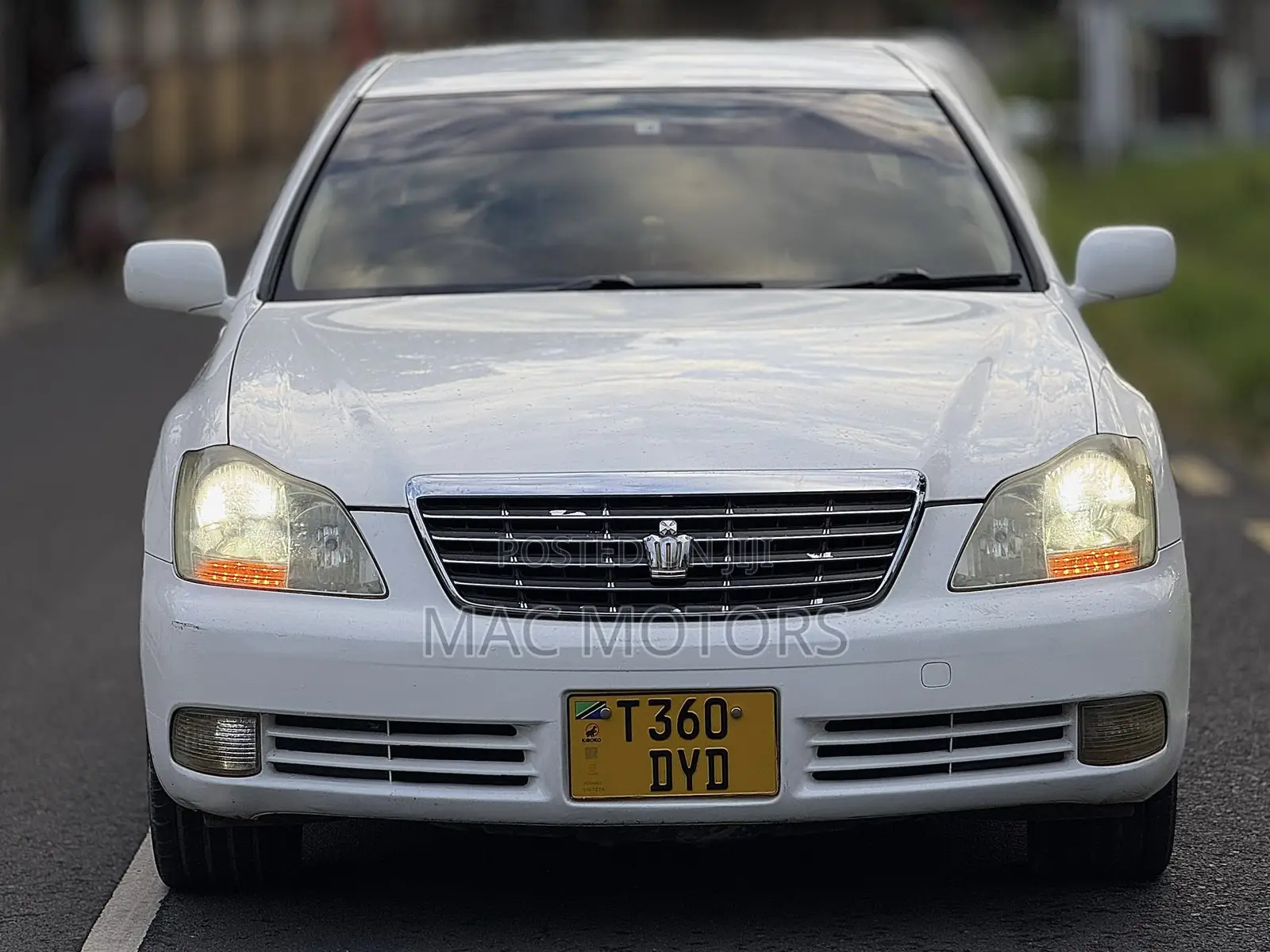 Toyota Crown Royale 2005 White