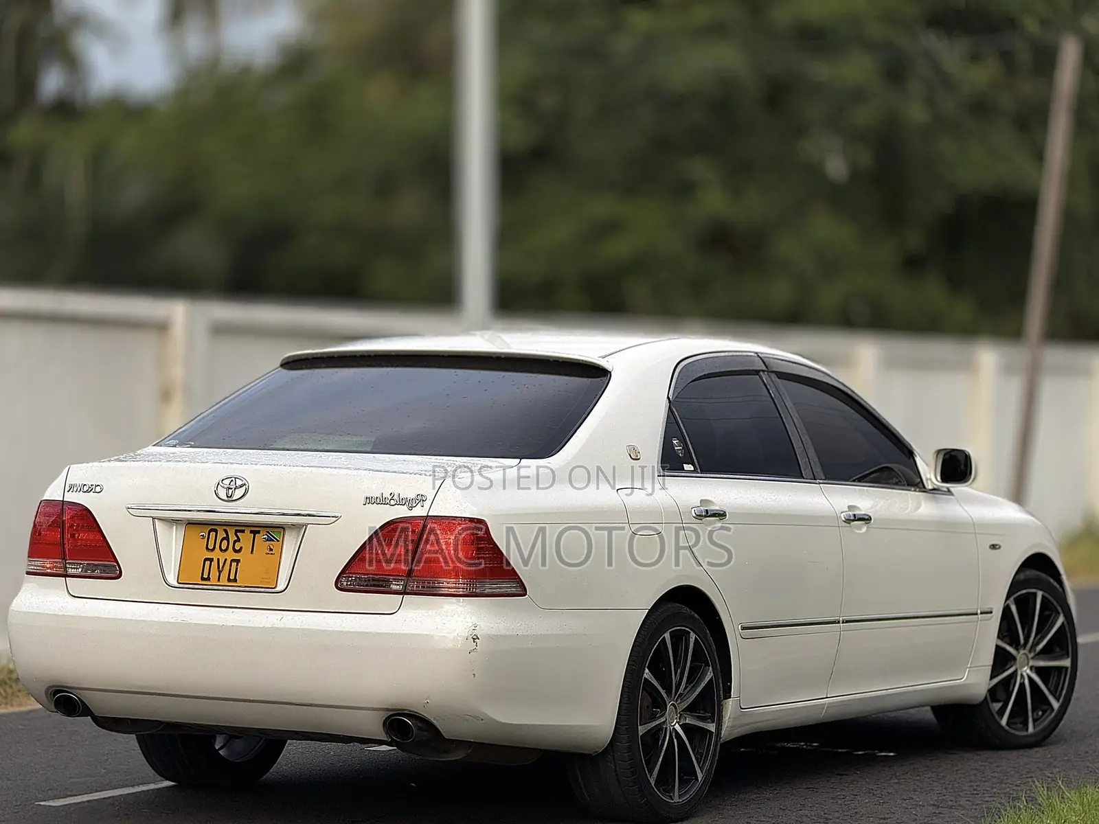 Toyota Crown Royale 2005 White