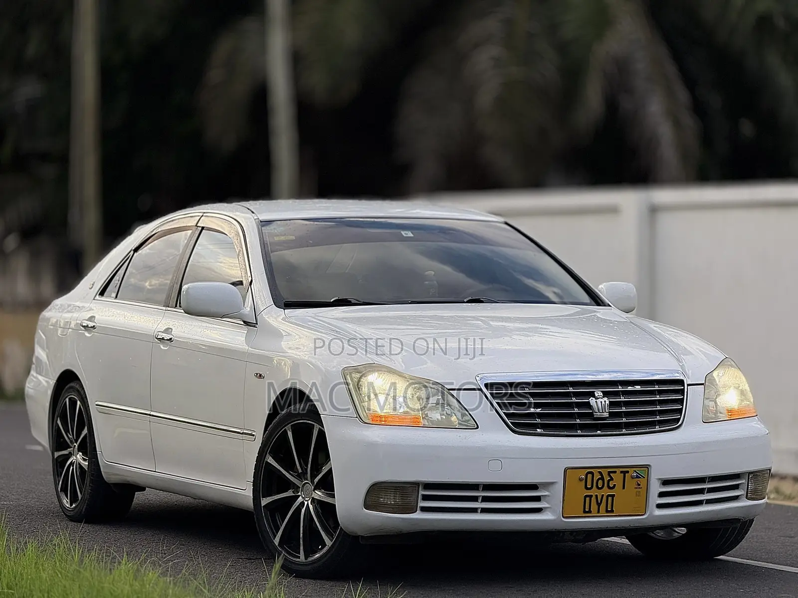 Toyota Crown Royale 2005 White
