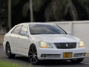 Toyota Crown Royale 2005 White
