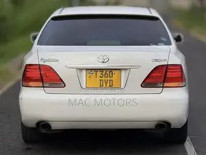 Toyota Crown Royale 2005 White
