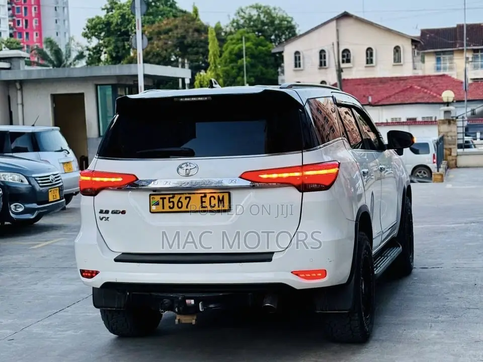 Toyota Fortuner 2.8 D AWD 2022 White