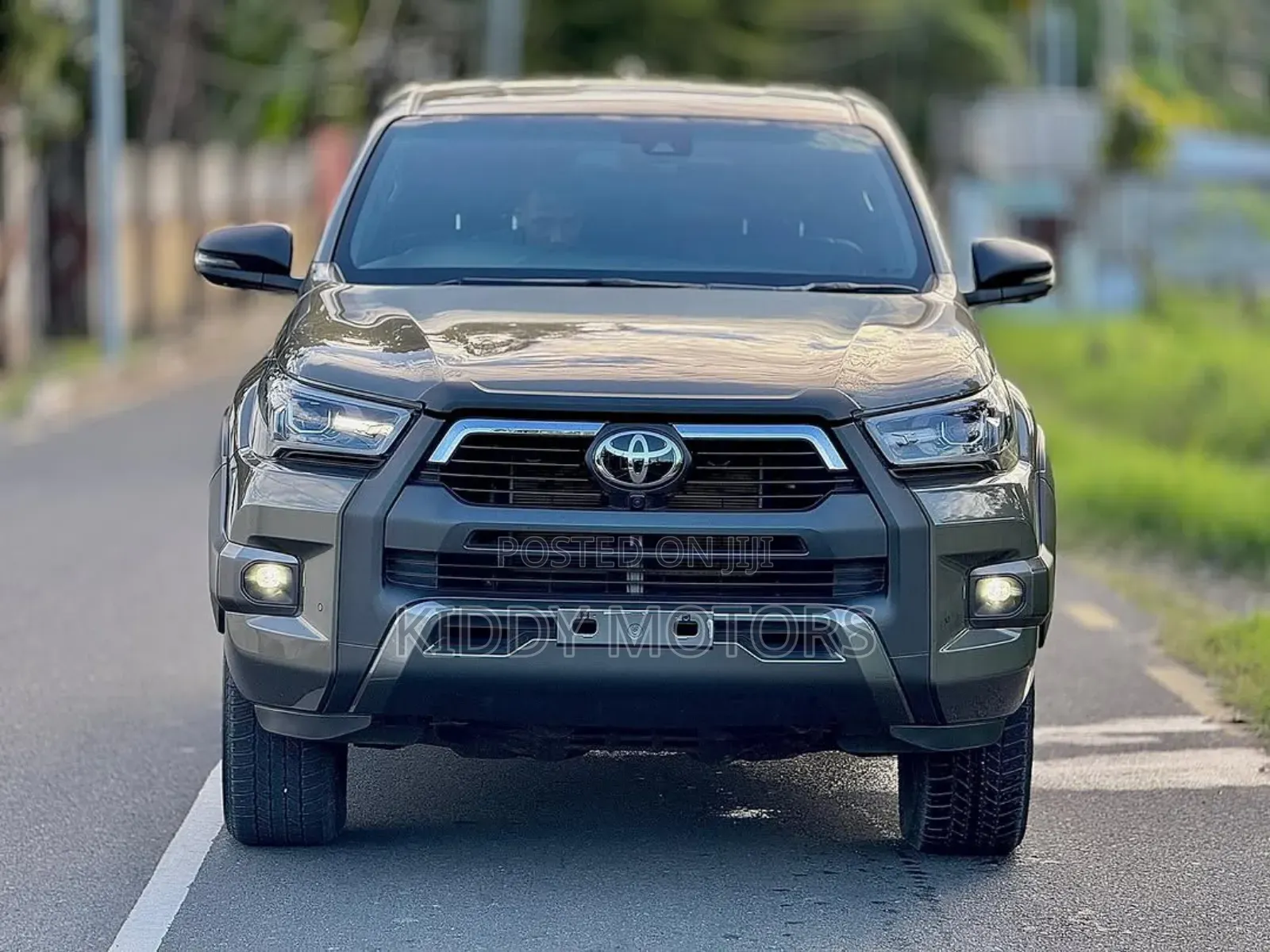 Toyota Hilux 2024 Gray