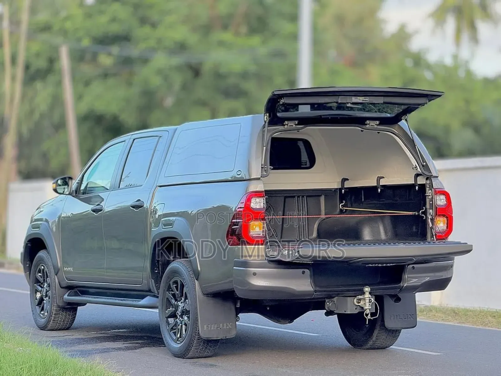 Toyota Hilux 2024 Gray