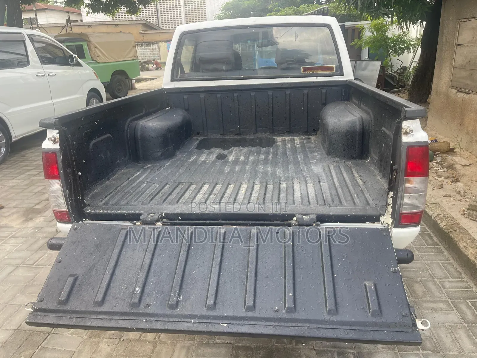 Nissan Hardbody 2400i Double Cab 4x4 2005 White